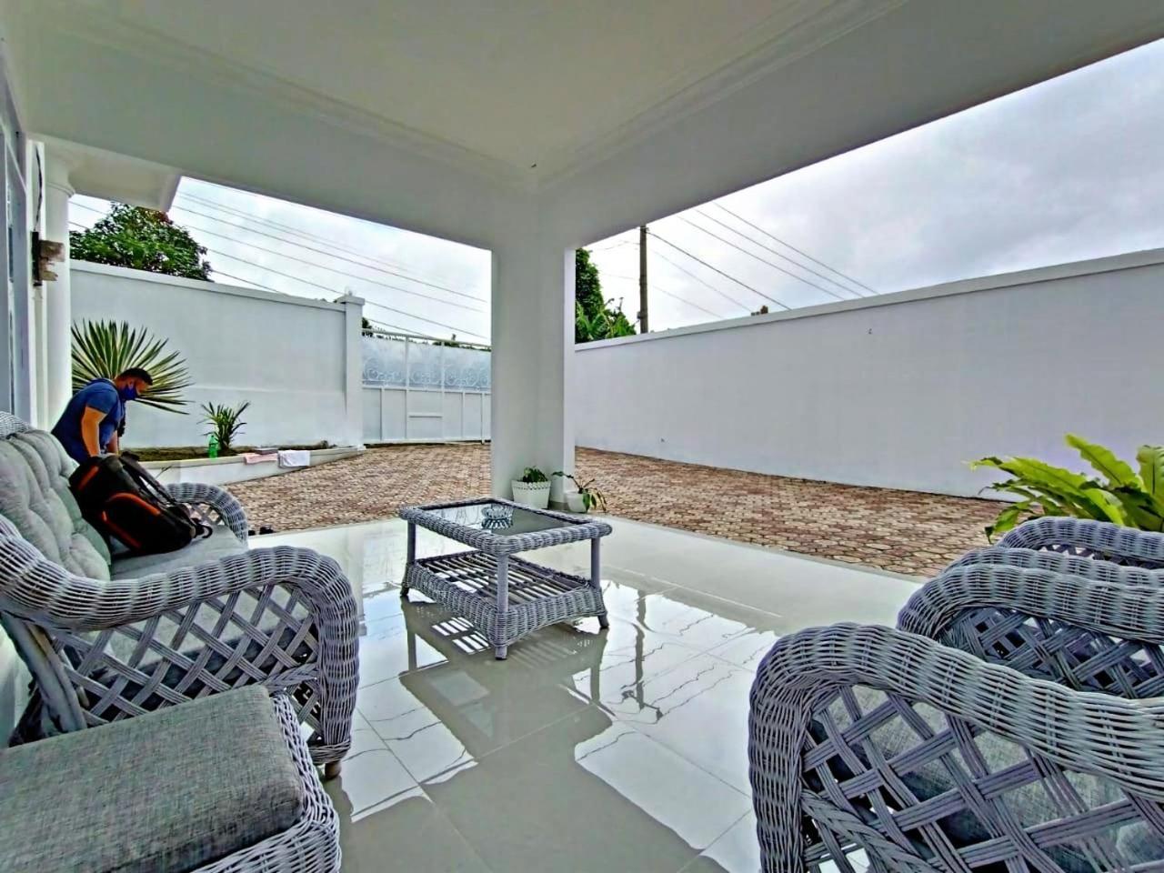 Villa Tiara 2 Cikundul Exteriör bild