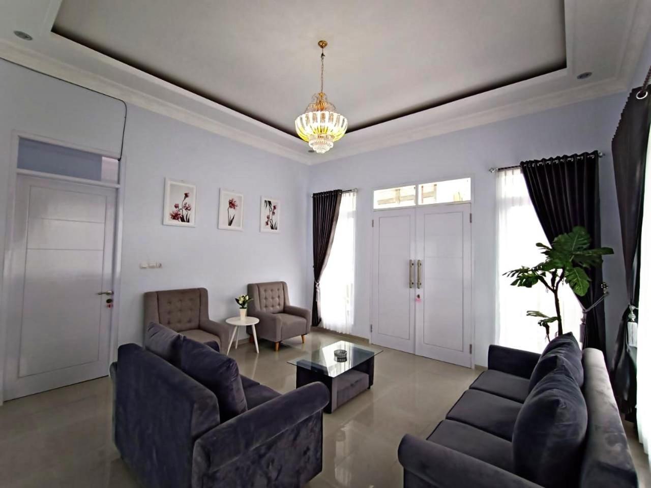 Villa Tiara 2 Cikundul Exteriör bild