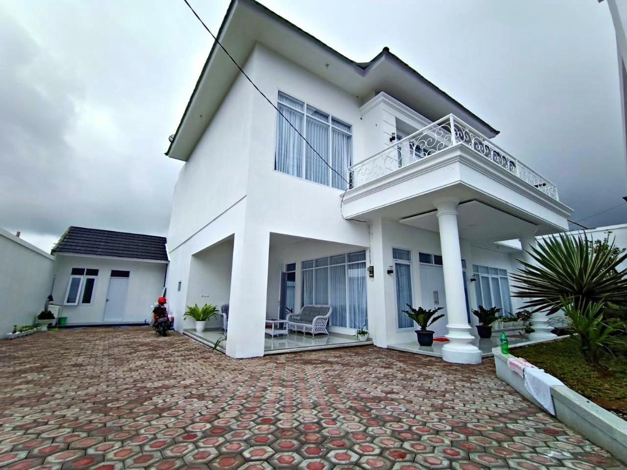 Villa Tiara 2 Cikundul Exteriör bild